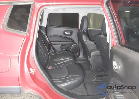 2018 Jeep Compass Latitude 4X4 z USA, uszkodzony, nr VIN 3C4NJDBB7JT114185